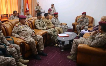 الفريق الركن الداعري يؤكد ان ملف الجرحى وإنهاء معاناتهم من أولويات قيادة وزارة الدفاع