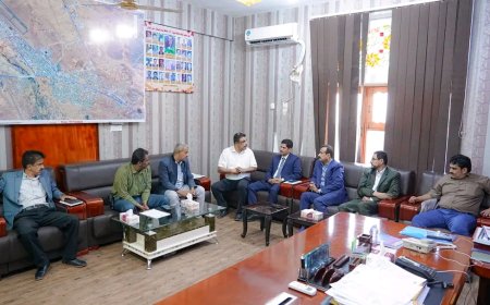 المحافظ بن الوزير يشدّد على أهمية تعزيز التخطيط الحضري ومواكبة التوسع العمراني في مدينة عتق