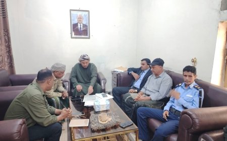 محافظ سقطرى يناقش خطة تنظيم مواقف المركبات ومواقع البركنة في المحافظة