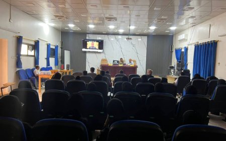 كلية الآداب بجامعة المهرة تقيم دورة تدريبية عن توظيف أدوات الذكاء الاصطناعي في العمل الإعلامي