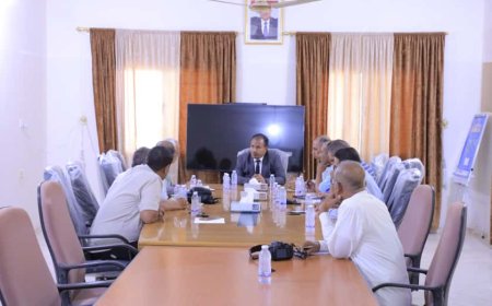 وكيل وادي وصحراء حضرموت يطلع على أعمال لجنة تصفية مشروع الصرف الصحي بسيئون وتريم ويشيد بجهودها