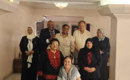الرئيس علي ناصر محمد يستقبل عدداً من الأدباء والمثقفين بالقاهرة