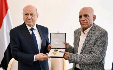 رئيس مجلس القيادة يمنح الشهيدة افتهان المشهري وسام الواجب تقديراً لتضحياتها في الخدمة العامة
