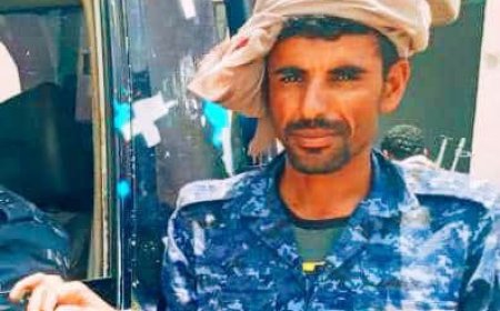جندي من شرطة محافظة شبوة يعكس قيمة الأمانة والنزاهة ويستعيد مبلغًا ماليًا كبيرًا