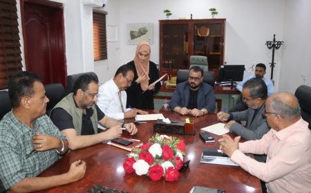 برعاية وحضور وزير الأشغال العامة والطرق.. توقيع عقد خدمات الرعاية الصحية لموظفي صندوق صيانة الطرق والجسور ومعالوهم بعدن