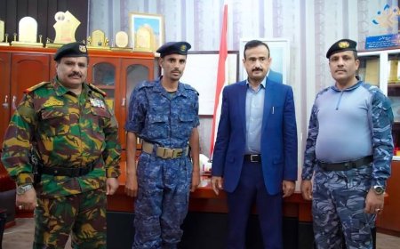 محافظ شبوة يُكرّم جندي الشرطة لأمانته ونزاهته ويؤكد على قيم الأخلاق في صفوف الأمن