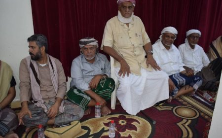 وفد الهيئة الحضرمية لإصلاح ذات البين يقدم واجب العزاء لأسرة آل العوبثاني في وفاة ابنهم الشاب عوض