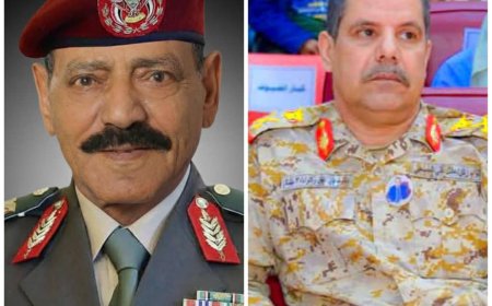 قائد محور عتق يُعزي في وفاة الفريق ركن علي قائد صالح