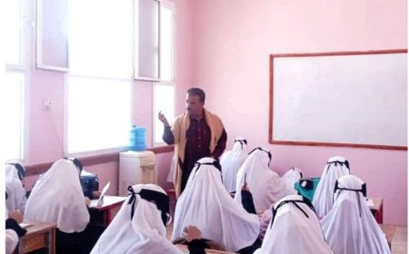 مدير تربية شبام يدشّن اختبارات الشهر الأول بمدرسة السيدة عائشة ويحث الطالبات على الجد والاجتهاد