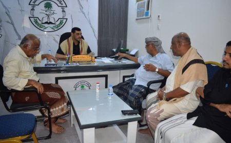الأمين العام لمؤتمر حضرموت الجامع يعقد سلسلة لقاءات مع رؤساء الدوائر بالأمانة العامة لمناقشة تفعيل الأداء التنظيمي