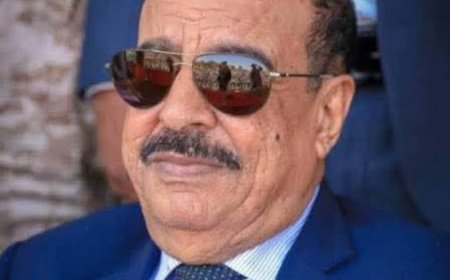 اللواء بن بريك يجري اتصالاً هاتفياً بالمنصب صالح باعلوي ويطلب وساطته لوحدة الصف الحضرمي