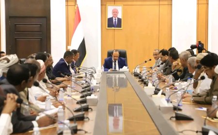 محافظ حضرموت يعقد لقاءً موسعاً بقيادات السلطة المحلية ومديري المديريات والأجهزة التنفيذية ويشدد على تلمس احتياجات المواطنين وتحسين الإيرادات وتعزيز هيبة الدولة