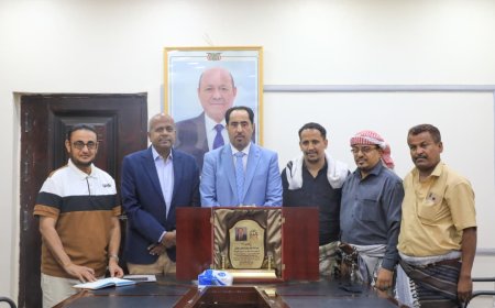 الوزير البكري يلتقي عدد من أعضاء إدارة نادي عرفان بأبين