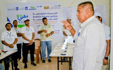 مدير عام التعليم الفني والتدريب المهني ينفذ زيارة إشرافية لدورة التمديدات الكهربائية والطاقة الشمسية