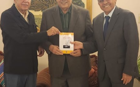 الرئيس علي ناصر محمد يستقبل المفكّر العراقي الدكتور عبد الحسين شعبان