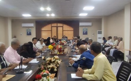 تنفيذي لحج يناقش مستوى الأداء العام للمكاتب التنفيذية بالمحافظة