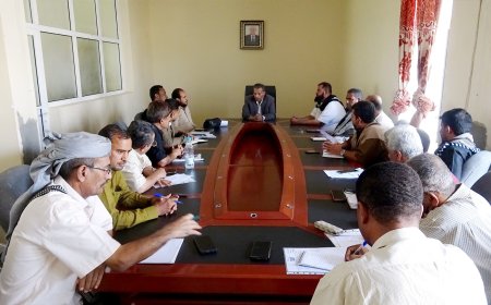 محافظ أبين يترأس اجتماعًا لمناقشة آليات الاستهداف الجديدة للمساعدات الغذائية الطارئة