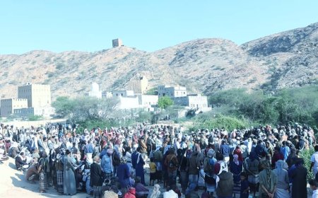 تشييع جنائزي مهيب بالمحفد للشاعر الشعبي مهدي بن احمد السعيدي الكازمي