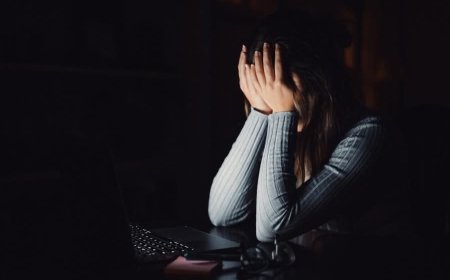 ابتزاز امرأة بصورها الخاصة يقود شاباً إلى قبضة البحث الجنائي وأجهزة الأمن تلاحق شركاءه الفارين