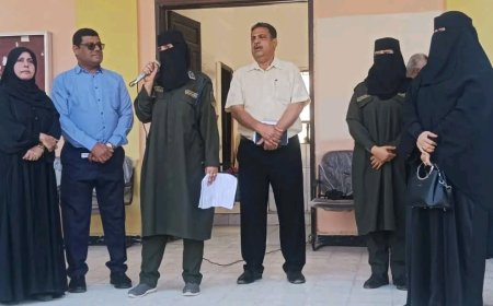 أمن العاصمة عدن يدشّن برنامجًا توعويًا حول مخاطر الابتزاز الإلكتروني والمخدرات في ثانوية بلقيس