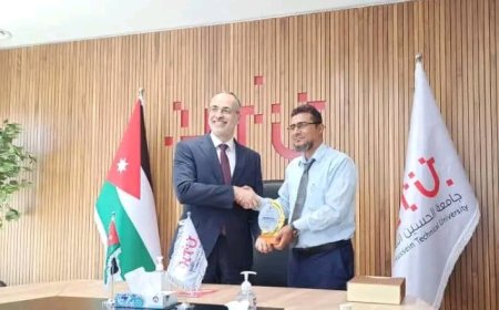 كلية المجتمع بسيئون تكرّم رئيس جامعة الحسين التقنية تقديرًا لدعمه وتعاونه الأكاديمي