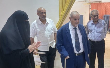 نائب مدير مكتب رئاسة الجمهورية بهادر بمعية المدير التنفيذي مؤسسة المرحوم الحاج عبدالواحد محمد نعمان للأعمال الخيرية تقوم بزيارة تفقدية لمؤسسة الحق في الحياة