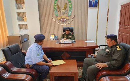 مدير عام شرطة شبوة يناقش تعزيز قدرات خفر السواحل لضمان أمن سواحل المحافظة