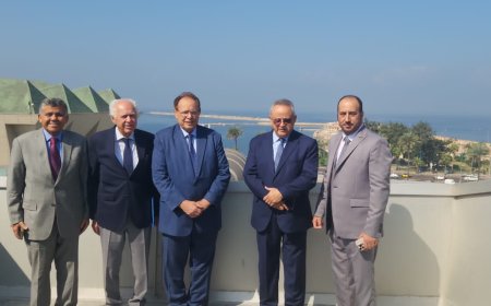 الرئيس علي ناصر محمد يحضر ندوة "جواهر الجواهري.. إبحار في عالم الجواهري" في مكتبة الإسكندرية