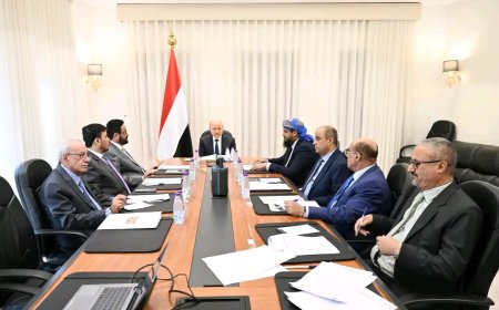 مجلس القيادة الرئاسي يجتمع بالسلطات المحلية ويؤكد أولوية توحيد الموارد وتعزيز الأمن والخدمات