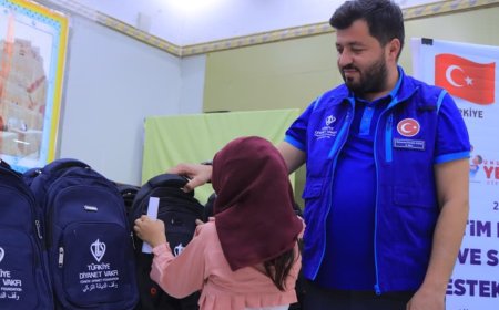 الوصول الإنساني توزع 5500 حقيبة وزي مدرسي للأيتام في محافظات عدن وتعز ومأرب