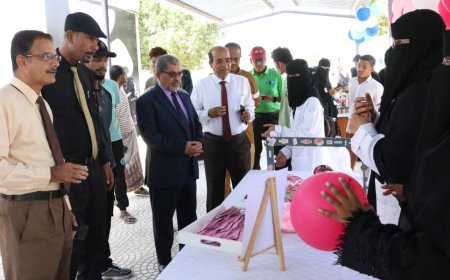 رئيس جامعة حضرموت يطلع على مشاريع تحسين البيئة التعليمية ويدشن عدد من الأنشطة الطلابية التوعوية والثقافية ويفتتح وحدة التعليم المستمر بكلية التمريض