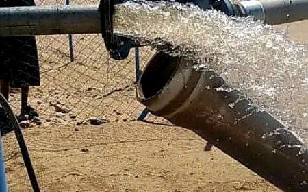 مؤسسة مياه عتق تعيد تشغيل إحدى الآبار المتوقفة في حقل العوشة بدعم ومتابعة المحافظ بن الوزير