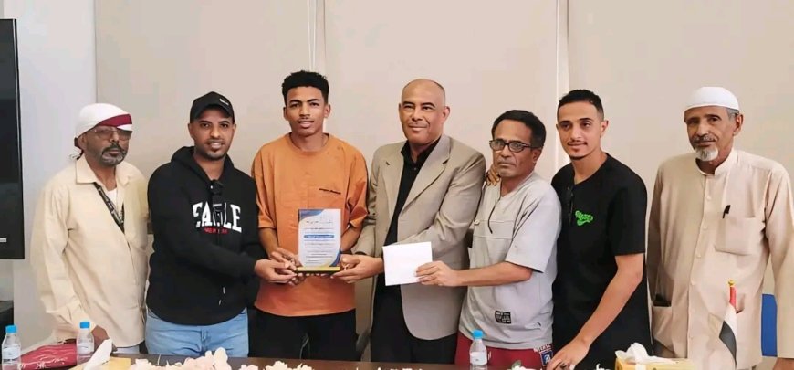 الهيئة تكرم لاعب المنتخب الوطني "الهندي" وتقر إقامة بطولة كروية لموظفي مطار سيئون