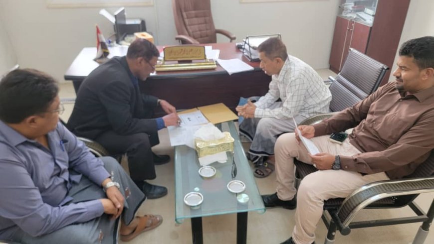 مدير عام تريم يلتقي مدير عام الأشغال العامة بالوادي والصحراء لمناقشة مشاريع الطرق والبنية التحتية