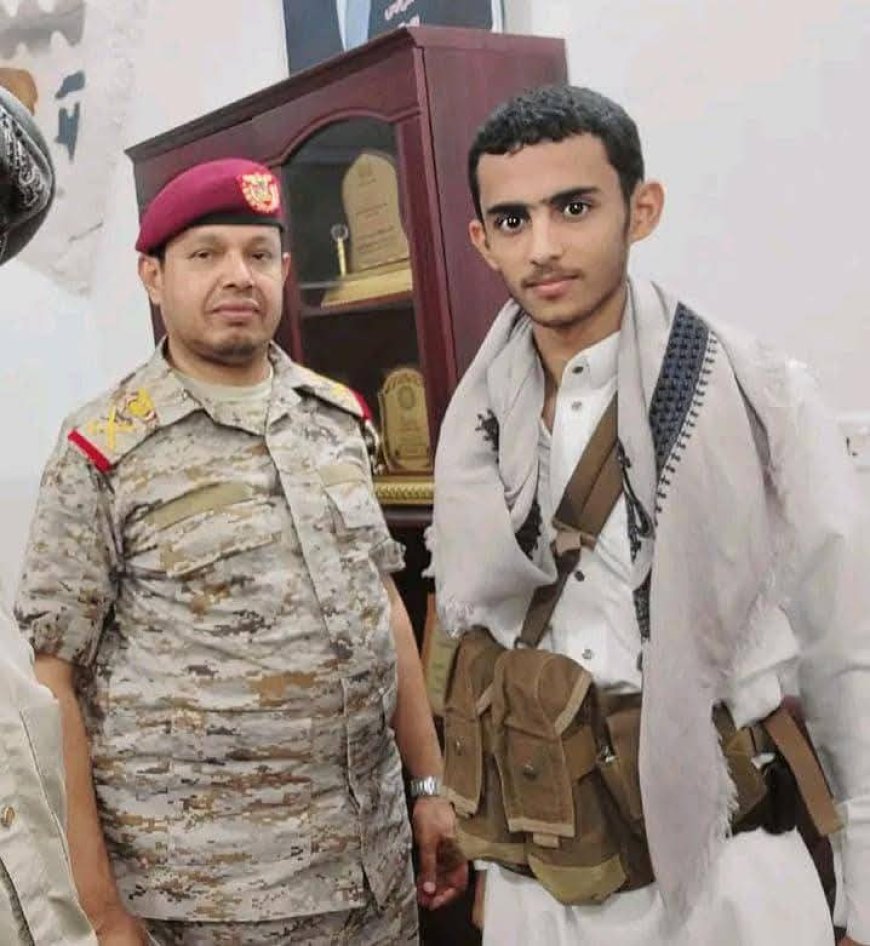 الجوف.. قائد المنطقة العسكرية السادسة يلتقي نجل الشهيد أبوطالب ويؤكد: "أسر الشهداء والجرحى أولوية الدولة في الرعاية