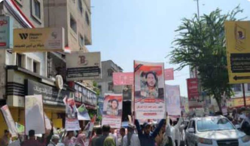تعز.. وقفة احتجاجية فيها للمطالبة بسرعة القبض على قتلة  صادق ناجي البركاني