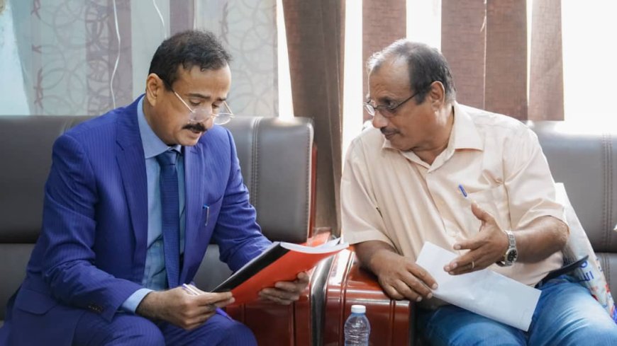 المحافظ بن الوزير يوجه باستمرار تخفيض أسعار تذاكر الرحلات الداخلية عبر مطار عتق