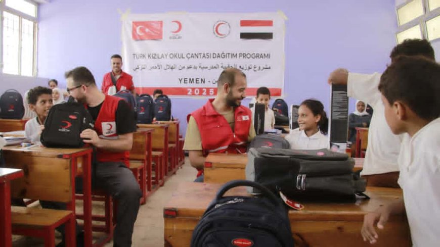 بتمويل من الهلال الأحمر التركي.. مؤسسة نداء توزع 200 حقيبة مدرسية في عدن