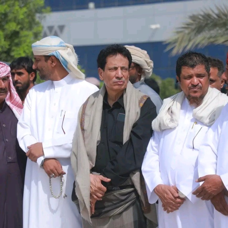 تقدمهم محافظ المهرة.. تشييع مهيب لجثمان فقيد الوطن الشيخ محمد أحمد الزويدي