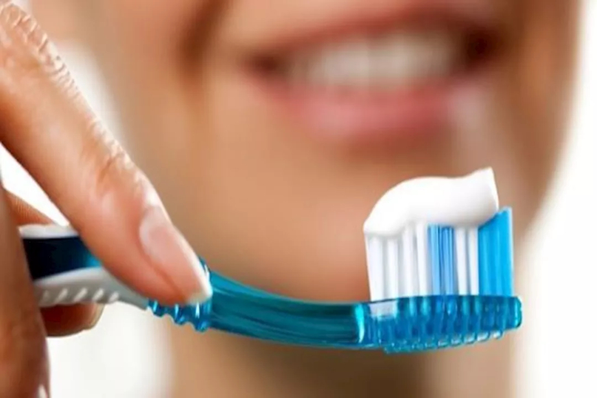 صباحًا أم مساءً- إليك التوقيت المناسب لتنظيف الأسنان 
