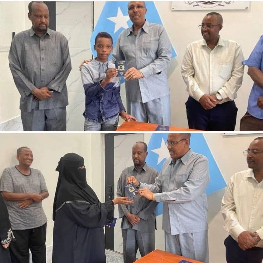 استأنفت السفارة الصومالية، إصدار جوازات السفر لمواطنيها، في العاصمة المؤقتة عدن ، بعد توقف دام ثماني سنوات.