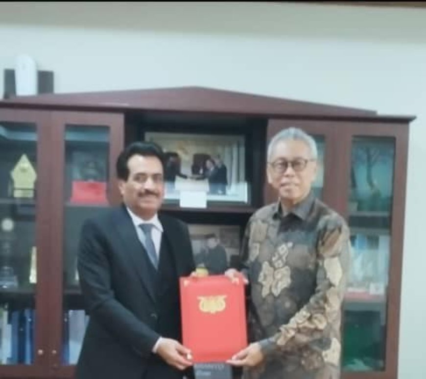 السفير سالم بلفقيه يسلم وزارة الخارجية الإندونيسية نسخة من أوراق اعتماده سفيراً لليمن