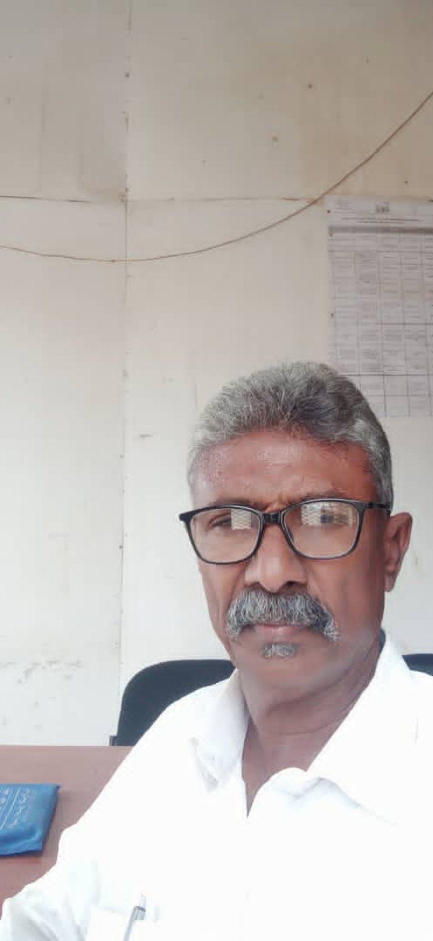 مدير مؤسسة المياه بأحور يناشد محافظ أبين بسرعة إنقاذ خزان المياه المهدد بالانهيار.