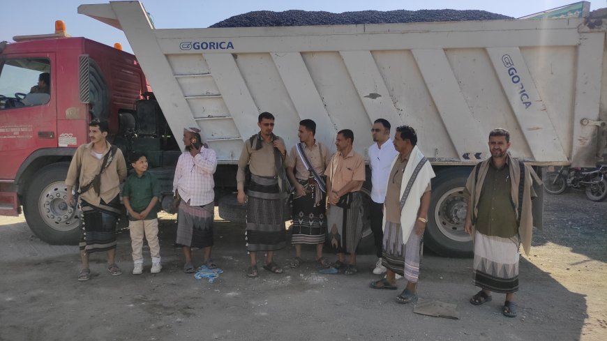 مدير عام مودية والأمين العام يدشنان أعمال سفلتة الطريق الرئيسي بالمديرية