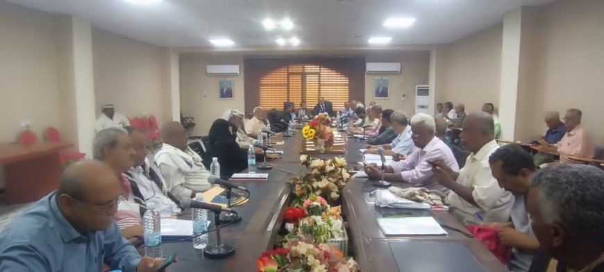 السلطة المحلية بلحج تعقد اجتماعها الدوري برئاسة الأمين العام الصلاحي وتناقش تقارير الأراضي والاستثمار