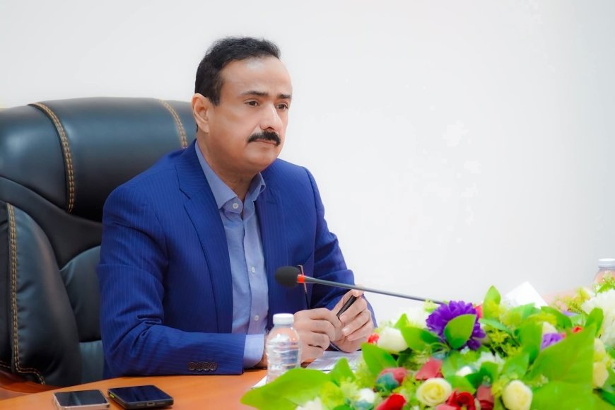 محافظ شبوة يطالب الغذاء العالمي بتوسيع نطاق مساعداته