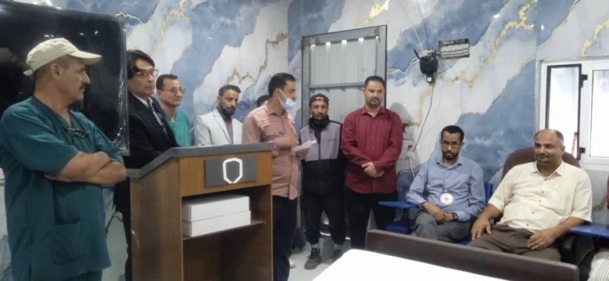 مأمور مديرية الضالع يشيد بدورة التخدير المناطقي التي أقامها المستشفى الميداني
