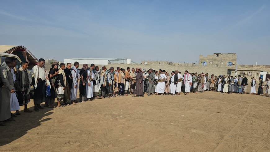 وفد من مشايخ ووجهاء الجوف يزور مخيم الشهيد يونس الشريحي ويعلن تضامنه مع أسرته وموقفه الداعم لتحقيق العدالة