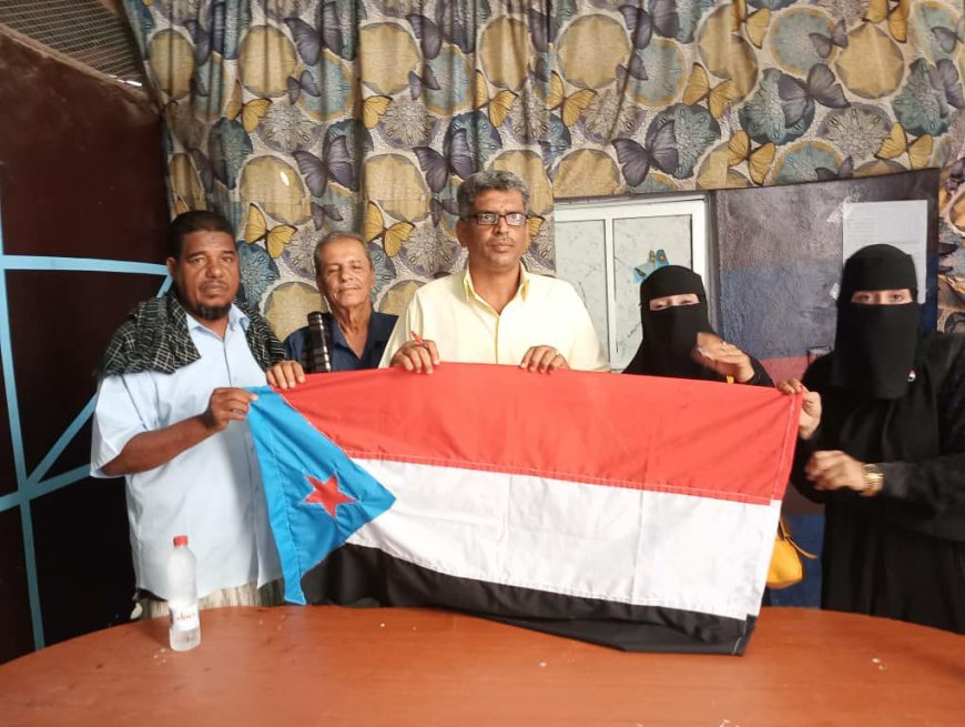 انتقالي أبين يدشن رفع علم الجنوب في المدارس الأهلية بزنجبار