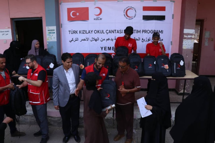 جهاز محو الأمية يسلم حقائب تعليمية لمائة مستفيدة في عدن